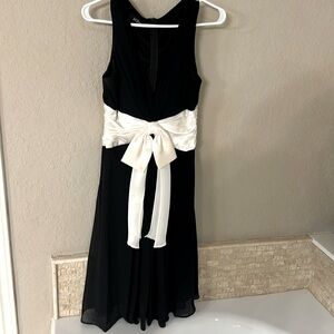 Flowy, feminine dress, size 6